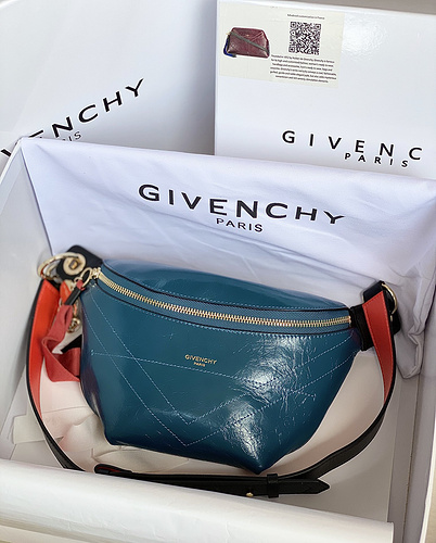 Givenchy-0a03ba67